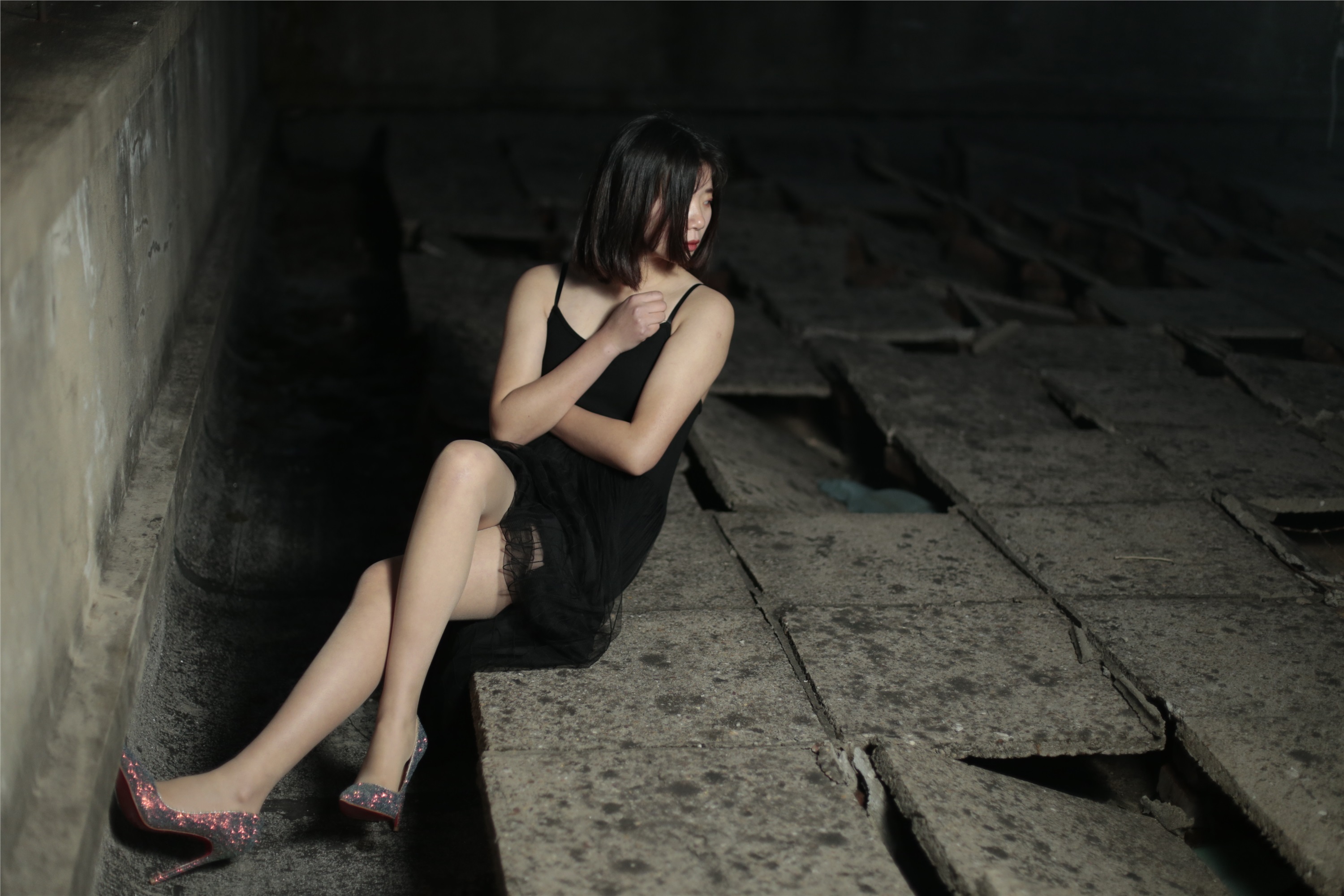 奈丝写真 NO.060 喵璃-从白昼到黑夜，在天台吹吹风